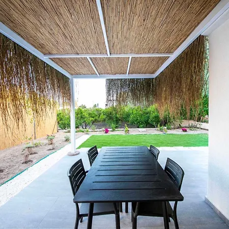 Colorful Villa Close To The Shore With A Pleasant Backyard And Terrace In Bodrum * ביטז