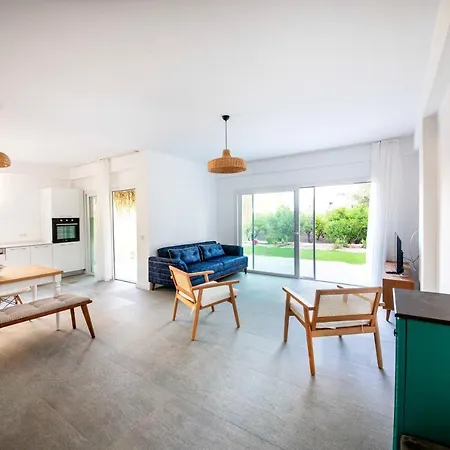 Vila Colorful Villa Close To The Shore With A Pleasant Backyard And Terrace In Bodrum Bitez