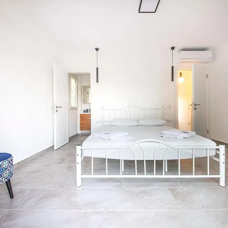 וילה Colorful Villa Close To The Shore With A Pleasant Backyard And Terrace In Bodrum *